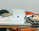Предполагается, что Microsoft выпустит новые продукты Surface Pro и Surface Laptop позднее в этом сезоне. (Источник изображения: Microsoft)