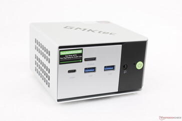 Спереди: USB-C 4.0 w/ DisplayPort 1.4 + Power Delivery 3.0 (40 Гбит/с), 2x USB-A 3.2 (10 Гбит/с), OcuLink (PCIe4 x4), гарнитура 3,5 мм, кнопка питания