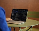 Ноутбук Surface Laptop 8 поставляется со встроенной технологией приватного экрана.