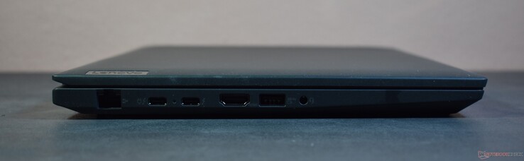 Левая сторона: RJ45-Ethernet, 2x Thunderbolt 4, HDMI 2.1, USB A 3.2 Gen 1, 3,5 мм аудио