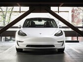 Tesla Model 3. Новый отчет показывает, что EV, включая Tesla, амортизируются быстрее, чем ICE (Источник изображения: Charlie Deets на Unsplash)