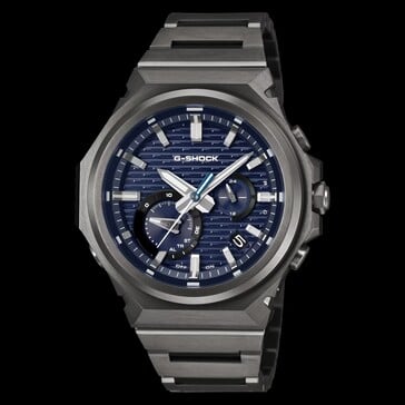 Вид спереди на часы G-Shock GST-B1000BD-2A с синим узорчатым циферблатом, темным корпусом из нержавеющей стали и интегрированным браслетом.