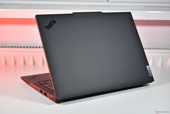 Процессор Ryzen 9 выделяет этот ноутбук Lenovo ThinkPad: Компактная мобильная рабочая станция предлагает самую высокую производительность процессора среди всех 14-дюймовых ноутбуков ThinkPad, на фото: Lenovo ThinkPad P14s Gen 6 AMD (источник изображения: Benjamin Herzig)