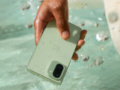 OnePlus 15T будет иметь классы защиты IP69K, IP69, IP68 и IP66. На фото: рекламная фотография, демонстрирующая водонепроницаемость OnePlus 15R.