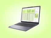 Модель IdeaPad Slim 3 15Q7X11 в одном из двух цветов, представленных при запуске.