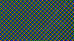 В OLED-дисплее используется субпиксельная матрица RG/BG, состоящая из красных, синих и зеленых светодиодов для яркой цветопередачи.
