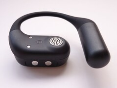 Ушные подвески OpenRock Link 20 покрыты гладким, удобным силиконом. (Источник изображения: Notebookcheck)