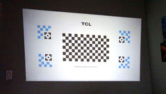 TCL C1 автоматически возводит проецируемое изображение в квадрат с помощью калибровочной сетки. (Источник изображения: Notebookcheck)