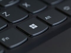 Крупный план компьютерной клавиатуры с клавишей Windows