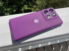 Официальная цена Edge 60 Pro от Motorola составляет 600 евро, но теперь его можно приобрести за значительно меньшую сумму. (Источник изображения: Notebookcheck)