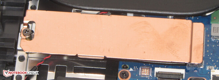 Есть второй слот для SSD с теплораспределяющей пластиной