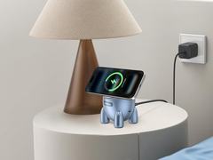 Беспроводное зарядное устройство 2-в-1 мощностью 25 Вт от Ugreen (на фото) имеет форму ракеты. (Источник изображения: Ugreen)