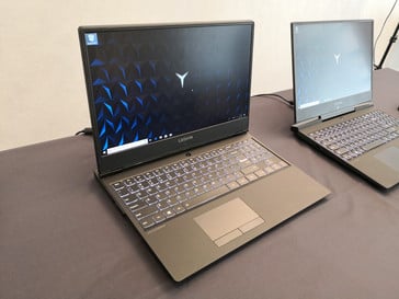 15-дюймовый ноутбук среднего уровня Y530 с белой подсветкой клавиатуры