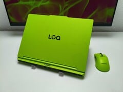 Модель Lenovo LOQ 15 в цвете «Surge Green» трудно не заметить