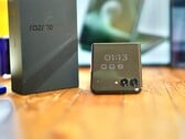 Модель Motorola Razr+ 2026 (Razr 70 Plus) имеет некоторые упрощения в отдельных аспектах, но при этом по-прежнему производит впечатление высококачественного устройства.