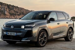 Широкий выбор силовых агрегатов: новый Citroën C5 Aircross предлагается в версиях с полностью электрическим приводом (BEV), подключаемым гибридом (PHEV) и традиционным гибридом