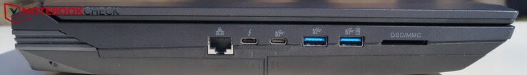 Левая сторона: Ethernet, USB Type-C/Thunderbolt 3, USB Type-C, USB Type-A, USB Type-A, картридер