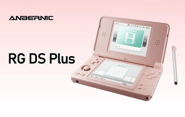 Anbernic RG DS Plus в цвете «коралловый розовый».