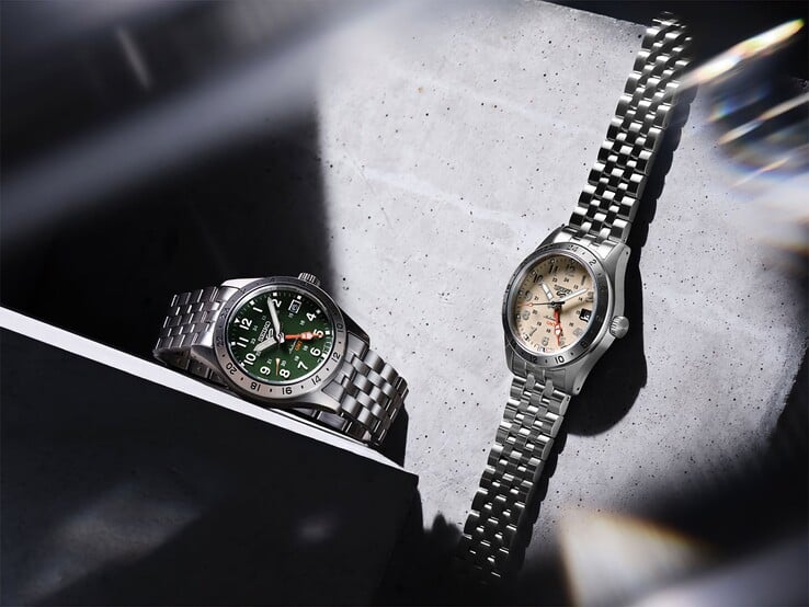 Фотография часов Seiko HDB001 и HDB002 в повседневной обстановке