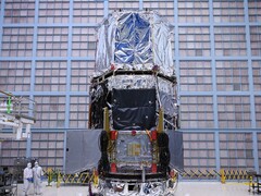 Инженеры НАСА устанавливают солнцезащитный экран на космическом телескопе Нэнси Грейс Роман (Источник изображения: НАСА и София Робертс)