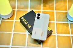 Xiaomi Poco X8 долго работает без подзарядки, отличается прочностью и не боится воды.
