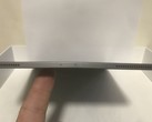 Покупатель демонстрирует свой новый деформированный iPad Pro 2018. (Изображение: MacRumors)