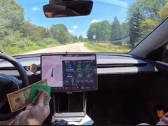 Tesla FSD 13 теперь может самостоятельно выезжать из кабины платного проезда после оплаты (Источник изображения: Dirty Tesla/X)