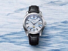 Часы Citizen AQ4090-08A представлены на фоне бумаги «васи» цвета индиго, что подчеркивает синий узор циферблата ручной работы, напоминающий туман.