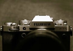 Ожидается, что представленная здесь камера Fujifilm X-T5 в скором времени получит преемника.