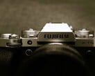 Ожидается, что представленная здесь камера Fujifilm X-T5 в скором времени получит преемника.