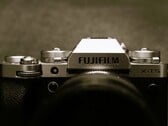 Ожидается, что представленная здесь камера Fujifilm X-T5 в скором времени получит преемника.