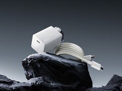Новое GaN-зарядное устройство OnePlus имеет форму бутылки. (Источник изображения: OenPlus)