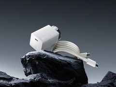 Новое GaN-зарядное устройство OnePlus имеет форму бутылки. (Источник изображения: OenPlus)