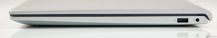 Справа: USB 2.0 Type-A, комбинированный аудиоразъем 3,5 мм