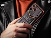 Компания Caviar оснастила модель iPhone 17 Pro Max из серии « Apple » магнитной задней крышкой.