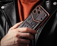 Компания Caviar оснастила модель iPhone 17 Pro Max из серии « Apple » магнитной задней крышкой.