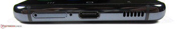 Нижняя грань: лоток SIM, микрофон, порт USB Type-C, динамик