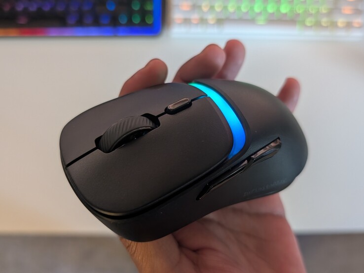 Вид сверху на беспроводную модель D3 от Glorious