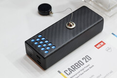 Nitecore Carbo 20 подходит для ноутбуков и при этом остается относительно легким