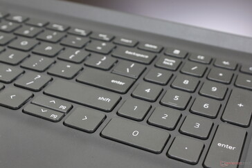 Цифровой блок сжат по горизонтали, чтобы основная часть клавиш была стандартного размера