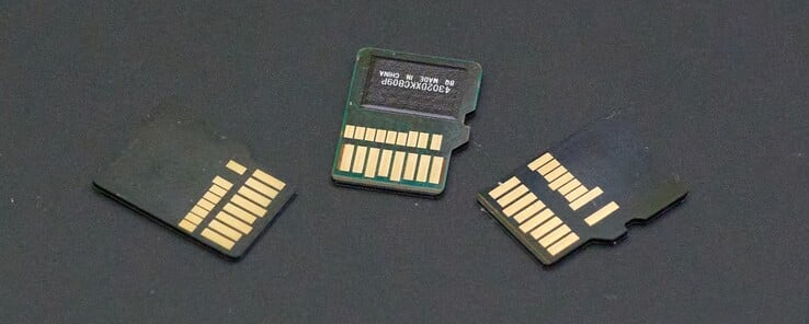 Слева направо: Lexar Play Pro (EX), Sandisk MicroSD Express (EX) и Nextorage M2 SE (UHS-II). (Источник изображения: Andreas Sebayang/Notebookcheck.com)