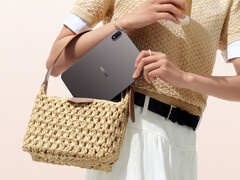 Стоимость Pad Mini на Giztop составляет $699. На снимке: промо-картинка, демонстрирующая дизайн задней панели и компактный форм-фактор планшета.