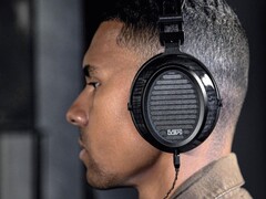 В планарных магнитных наушниках VSX Immersion One используется виртуальное моделирование динамиков для имитации профессиональной аудиосреды. (Источник изображения: Steven Slate Audio)