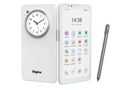 Новый смартфон сочетает в себе цветной e-ink и LCD