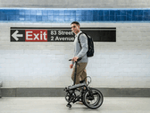 Электронный велосипед Dahon K-Feather имеет трехступенчатую конструкцию складывания (Источник изображения: Dahon)