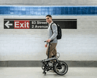 Электронный велосипед Dahon K-Feather имеет трехступенчатую конструкцию складывания (Источник изображения: Dahon)