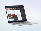 Microsoft продает новый 13-дюймовый ноутбук Surface Laptop исключительно в платиновой отделке.
