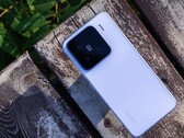 Xiaomi 17 станет прямым преемником Xiaomi 15. На фото - Xiaomi 15 (Источник изображения: Vetrax Arrogant TV на Weibo)