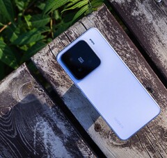 Xiaomi 17 станет прямым преемником Xiaomi 15. На фото - Xiaomi 15 (Источник изображения: Vetrax Arrogant TV на Weibo)