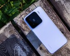 Xiaomi 17 станет прямым преемником Xiaomi 15. На фото - Xiaomi 15 (Источник изображения: Vetrax Arrogant TV на Weibo)
